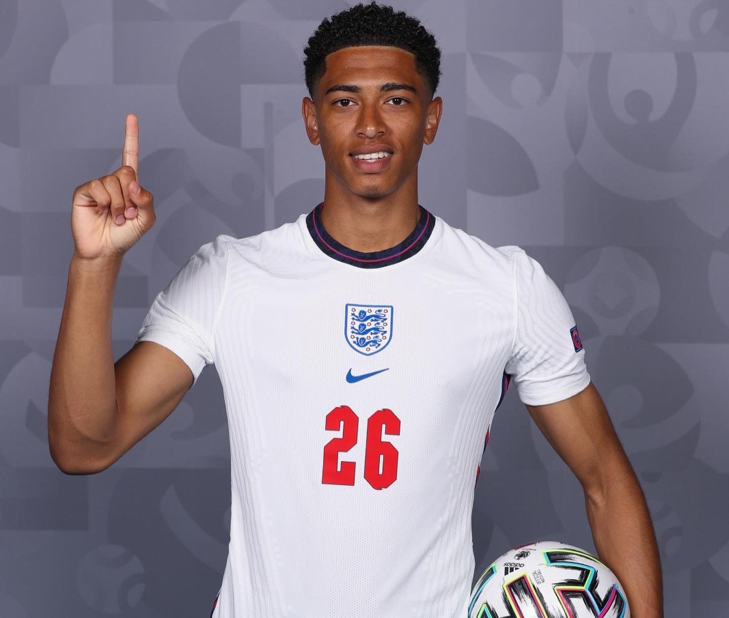 体坛联播｜萨卡将与阿森纳续约五年，曼城签下加