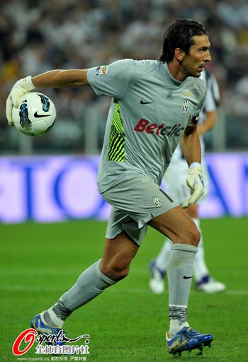 [中超]加布里埃尔突破妙传 莱昂纳多推射建功