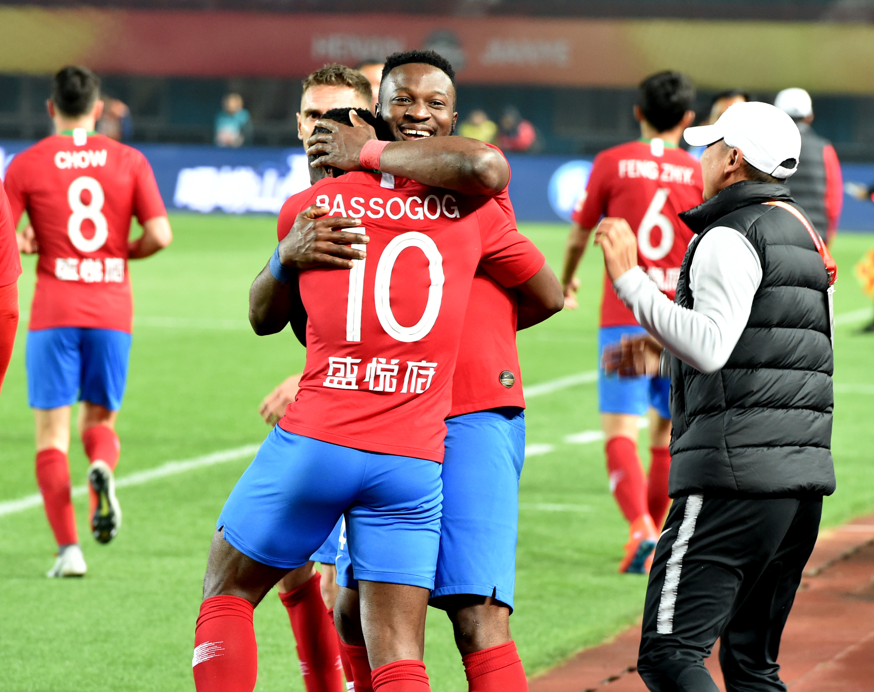 三方交易引爆联盟！独行侠主动求购浓眉，勇士老鹰各取所需，谁才是最大赢家？